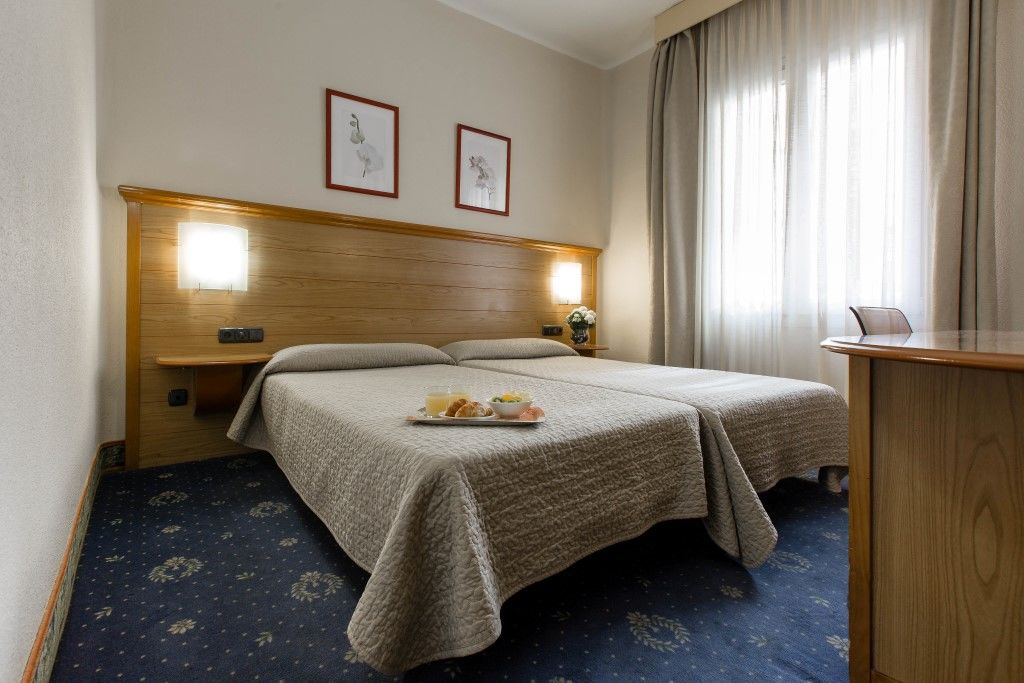 Negresco Gran Via Hotel Madrid Exterior photo