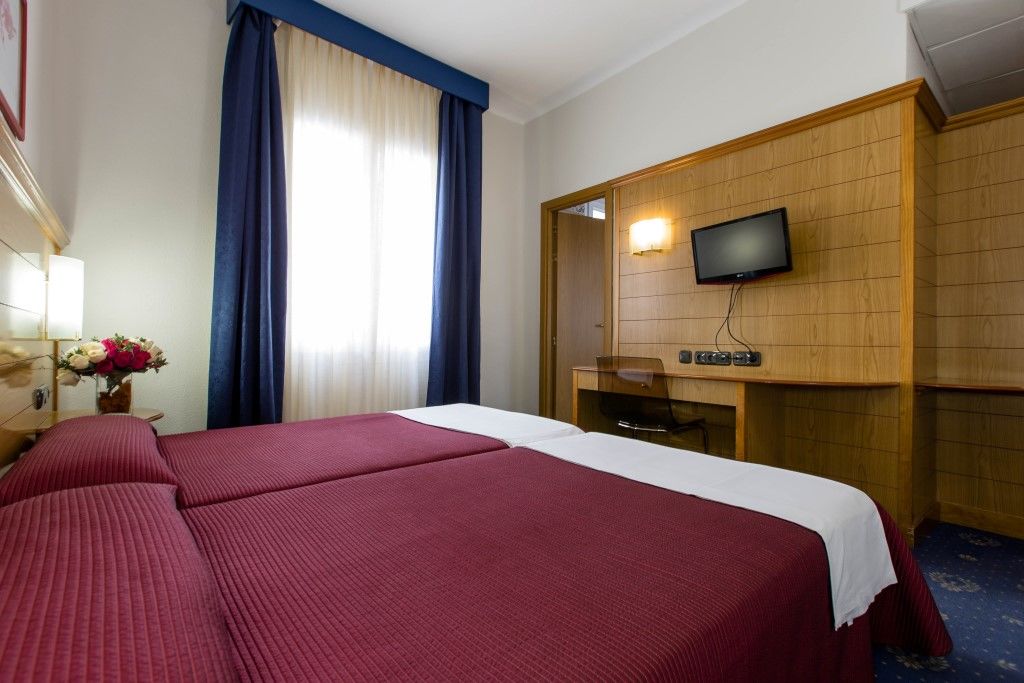 Negresco Gran Via Hotel Madrid Exterior photo